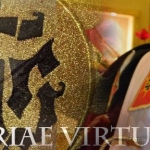 Street, Slam and Jam 🏀 Potrebbe essere un'immagine raffigurante 1 persona, cappello, negozio di cappelli e il seguente testo "1 PONS PONS.CIORAFVIPTUT PONSGIO GLORIAE EVIRTUTEMLIGAT VIB TUTEM LIGAT"