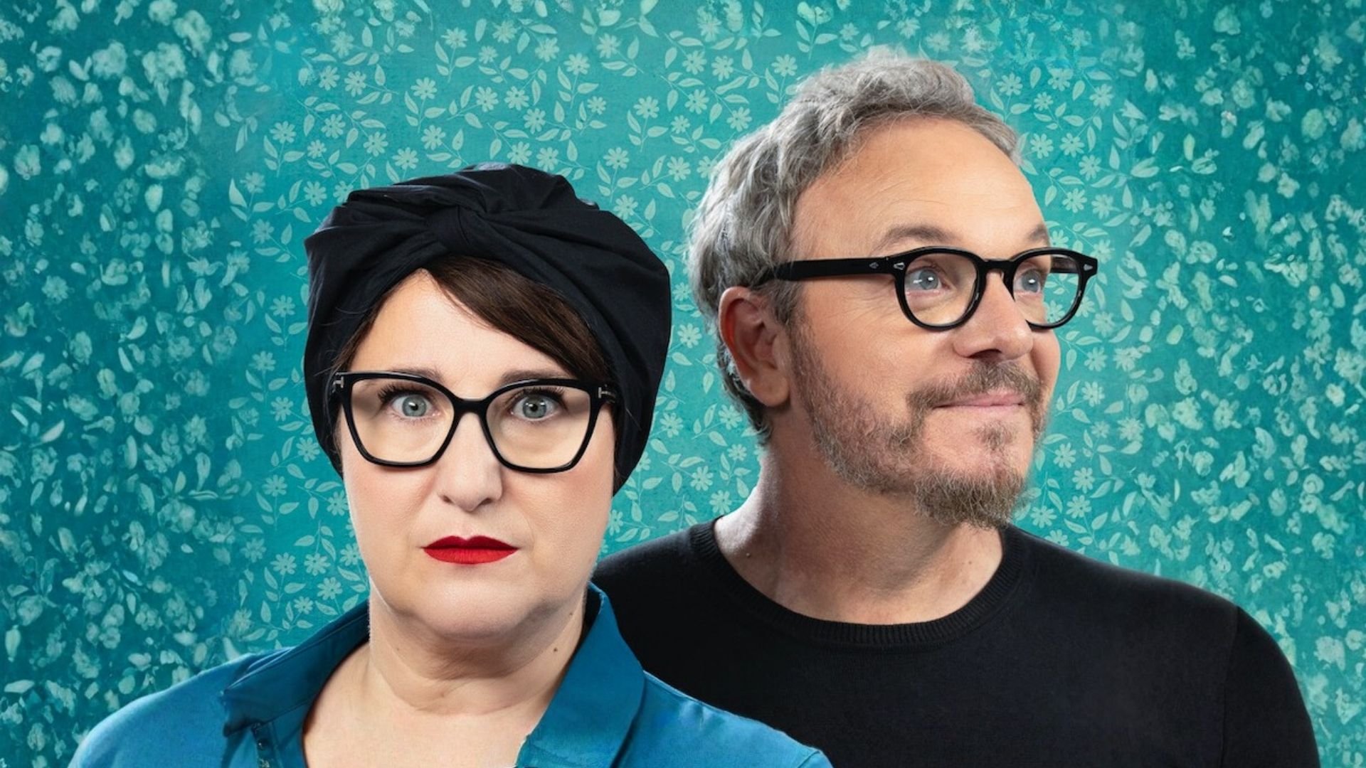 Totalmente Incompatibili Potrebbe essere un'immagine raffigurante 2 persone e occhiali