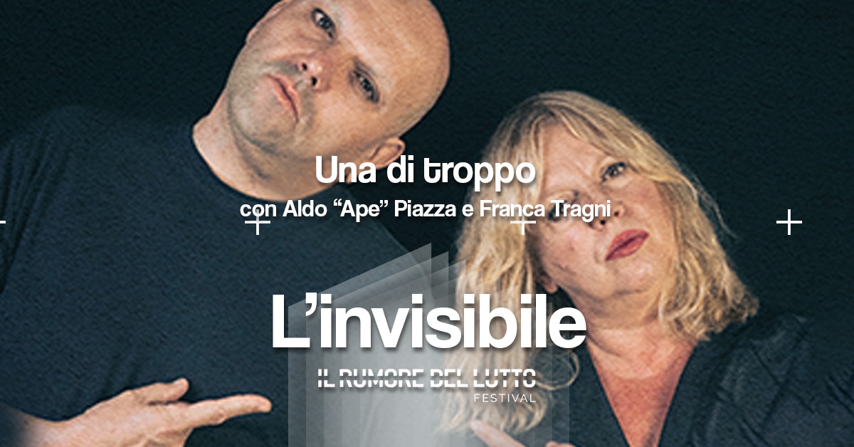 Una di troppo – Il Rumore del Lutto Festival 2025 Potrebbe essere un'immagine raffigurante 2 persone e il seguente testo "Una di troppo con Aldo "Ape" Piazza e Franca Tragni EDIZIONE 19 + L'invisibile " nilIoNA nF HTTO ILIUMUIILULLLUIIV IL nOMIOIL ULL LUIIU FESTIVAL 2 novembre 2025 ore 17.00 Piccolo Teatro in Piazza, Sant Sant'llario llario D'Enza"
