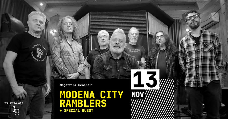 APPUNTI RESISTENTI TOUR – MODENA CITY RAMBLERS + OSPITI Potrebbe essere un'immagine raffigurante 5 persone e il seguente testo "ら 9 UNITIRAO ss RCZ GZLUIS LU AS េ เซปล PARTISIEND RETISIROYO ្អន REGGTAND unaproduzione una produzione DIS TRA TRA TTI Magazzini MagazziniGenerali Generali MODENA CIT RAMBLERS SPECIAL GUEST 13 NOV"