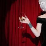 Degustazione di Commedia dell’arte Potrebbe essere un'immagine raffigurante 1 persona e vino
