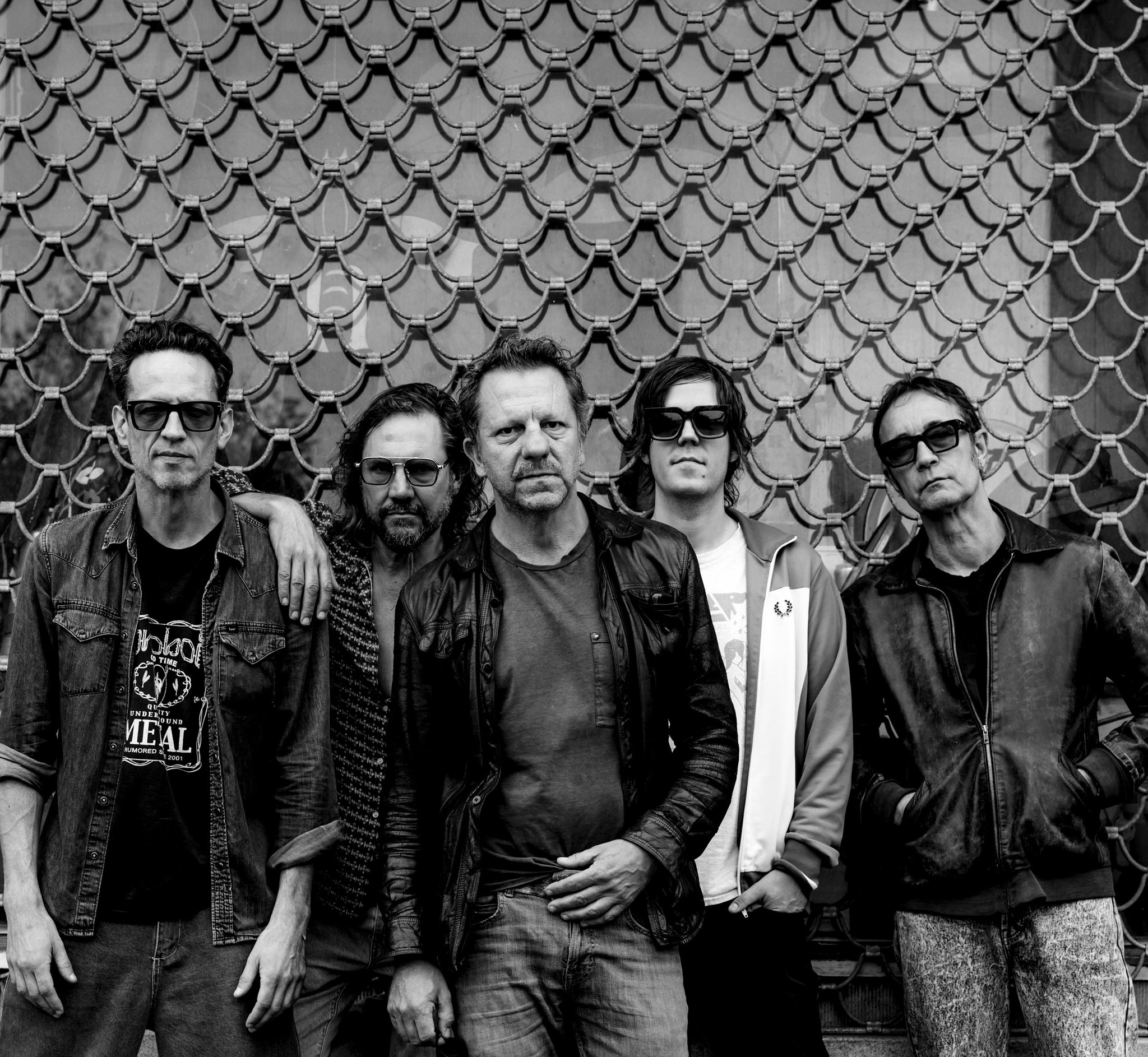 Potrebbe essere un'immagine raffigurante 5 persone