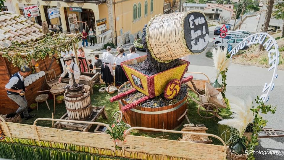 Evento Festa dell’Uva di Riccia (CB) Locandina Festa dell’Uva di Riccia (CB) - da venerdì 12 settembre - lunedì 15 settembre 2025 ore 16:00 ore 23:59