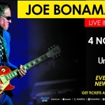 Joe Bonamassa | Live in Concert | Milan Potrebbe essere un'immagine raffigurante 1 persona, chitarra e il seguente testo "JOE BONAMASSA LIVE IN CONCERT 4 NOV 2026 MILANO UnipolForum 國美 EVERY SHOW IS A NEW EXPERIENCE Barley Arts barlajarts.cen BarruArts X BarleyOtficial GET TICKETS AT JBONAMASSA.COM 回 BarteyfrtsReel 1 BarlzyArts tidketone SE மகோ்ம"