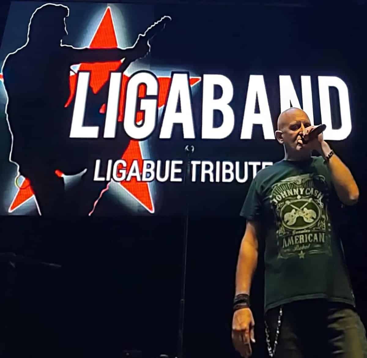 Potrebbe essere un'immagine raffigurante 1 persona e il seguente testo "LIGABA LIGABUE TRIBUT JOHNNY MERICA"