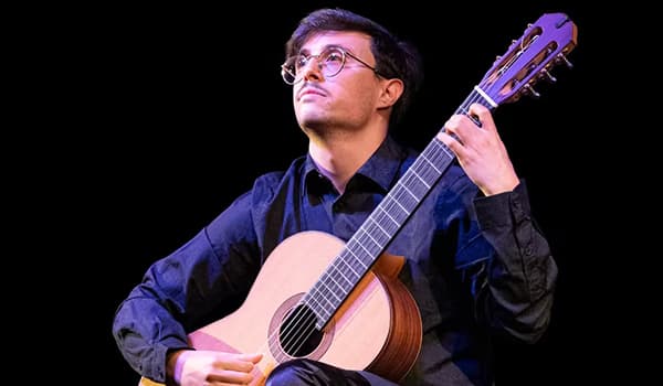 Nessuna descrizione della foto disponibile.