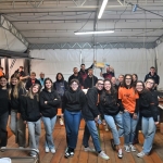 Sagra de San Martin Potrebbe essere un'immagine raffigurante 13 persone e tabella