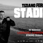 TIZIANO FERRO – STADI26 – Lignano Sabbiadoro Potrebbe essere un'immagine raffigurante 1 persona e il seguente testo "TIZIANO FERRO STADI26 30 MAGGIO LIGNANO SABBIADORO STADIO TEGHIL 보 Latler BIGLIE TISULIVENATION. BIGLIETTISULIVENATION.IT TISU TISULV ION LVI TΟΝ 6 テん IYSHENICLIVE VICNAPR"