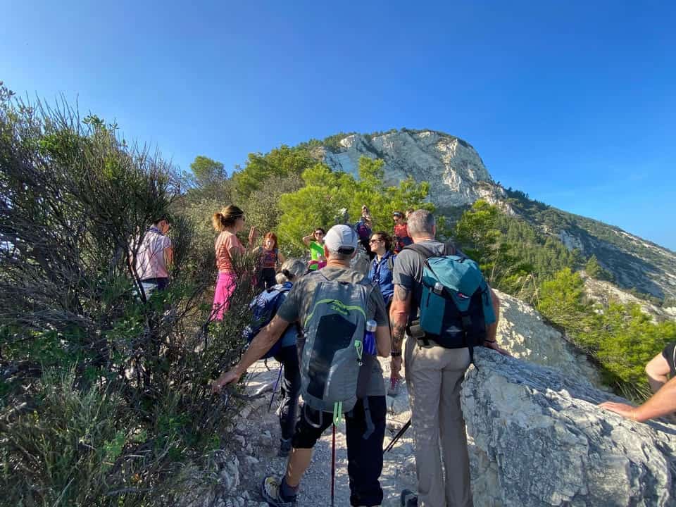 Potrebbe essere un'immagine raffigurante 8 persone, persone che si arrampicano e montagna