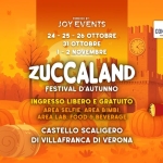 ZUCCALAND – Festival D’autunno – Villafranca di Verona Potrebbe essere un'immagine raffigurante il seguente testo "PATROCINIO: provincia 4 Uverona 編影 POWERED BY: BY JOY EVENTS COLDIRETTI VERONA Villafranca hopping PARTMER eacciaPluaye PONSORED BY: คมน CONSORZIOZAI VIVI VIVI 반국번살구 လပသကား 24-25-2 24 -25 -26 E 31 OTTOBRE 1-2 NOVEMBRE ZUCCALAND NIT FESTIVAL D'AUTUNNO Disseli Pacchere PRP AMSICURATODI SCALIG redo Park COSTRUIRE COSTRI L'ALLEGRIA INGRESSO LIBERO E GRATUITO AREA SELFIE, AREA BIMBI, AREA LAB, FOOD & BEVERAGE CASTELLO SCALIGERO DI VILLAFRANCA DI VERONA"