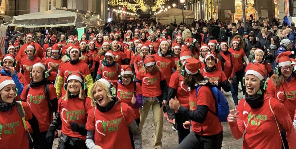 6 Dicembre Christmas Day Pordenone Parco San Valentino by FitnessWalk® Potrebbe essere un'immagine raffigurante albero di Natale, folla e testo