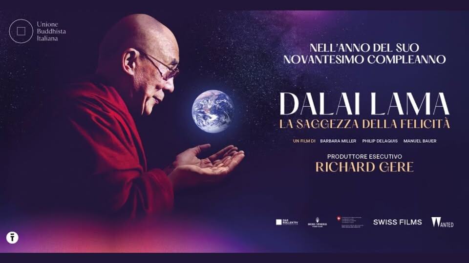 Potrebbe essere un'immagine raffigurante il seguente testo "Unione Buddhist sta Italiana NELL'ANNOD ANNO DEL SUO NOVANTESIMO COMPLEANNO UNFILMD DALAILAMA LAMA LASAGGEZZADEI LASIGGEZZADELLAFELICITA ADELLA FELICITA BARBARAMILLER BAFBARAMLEMLPEACIEMAMELBA MILLER PHILIP DELAQUIS MANUEL BAUER BARBARA PRODUTTORE PRODUTTOREESECUTIVO ESECUTIVO RICHARD GERE f RIOLLEITIV HUSVWNRB SWISS SWISSFILMS FILMS ANTED"