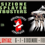 ESPOSIZIONE E COSPLAYER GHOSTBUSTERS! Potrebbe essere un'immagine raffigurante 4 persone e il seguente testo "E ESPOSIZIONE E COSPLAYER GHOSTBUSTERS GHOSTRUSTERS ٤ SARDIGNA IN COLLABORAZIONE GON: MOИ MERCATINO 吧 VINTAGE 6-1- 1-8 8DIGEMBRE-FIERA 8 DIGEMBRE -FIERA DI GAGLIARI"