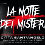 🎃 LA NOTTE DEI MISTERI 🧟 Potrebbe essere un'illustrazione raffigurante il seguente testo "T 新 電糖 COMUNEDICITTÁSANT'ANGELO DI CИTA SANT'ANGELO SANT COMUNE හුවුණ LA NOTTE MOSTRI E FANTASMI NELLE VIE DEL-MISIER DEI DEL BORGO SPECIALE ይ DAIGEL ดีไน DI רש LOS သရာ်င်းသောန် កេយក្ Se avrete il coraggio di varcare la soglia delle tenebre a TA SANT'ANGELO Venerdì 310ttobre 2025 a partire dalle ore 18:00 ino a notte"