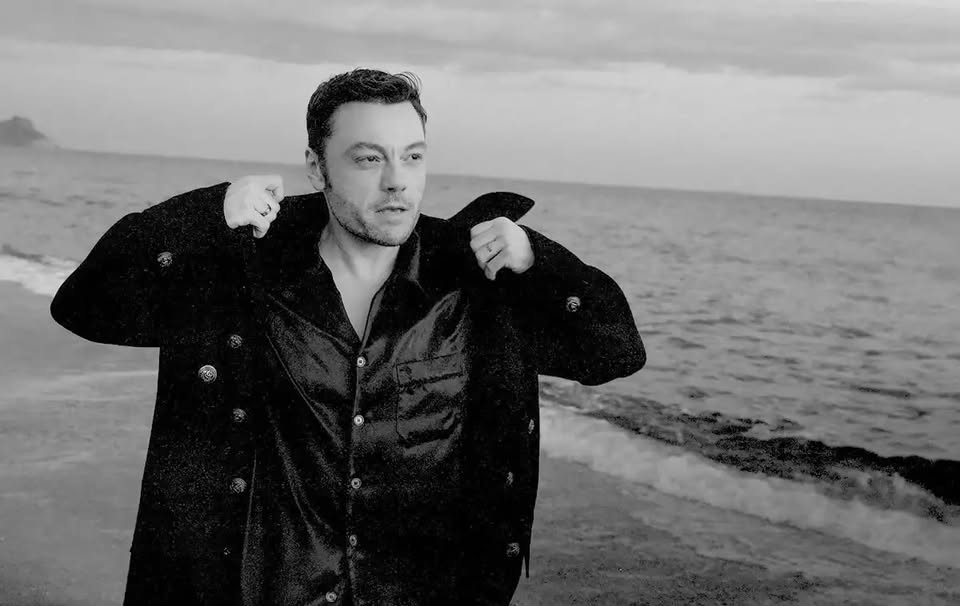 Evento Tiziano Ferro San Siro 2026 Locandina Tiziano Ferro San Siro 2026 - sabato 6 giugno ore 20:00 - 22:00