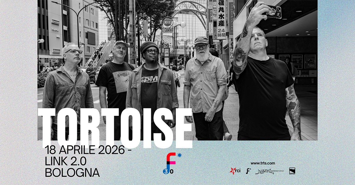 18.04 | Tortoise a Ferrara Sotto Le Stelle – LINK 2.0 Bologna Potrebbe essere un'immagine raffigurante tartaruga, tartaruga e il seguente testo "7 한 사습의 AE FM TORTOISE 18 APRILE 2026- LINK 2.0 BOLOGNA 6 www.trts.com s.com www.t arci .ーー F 海り!"
