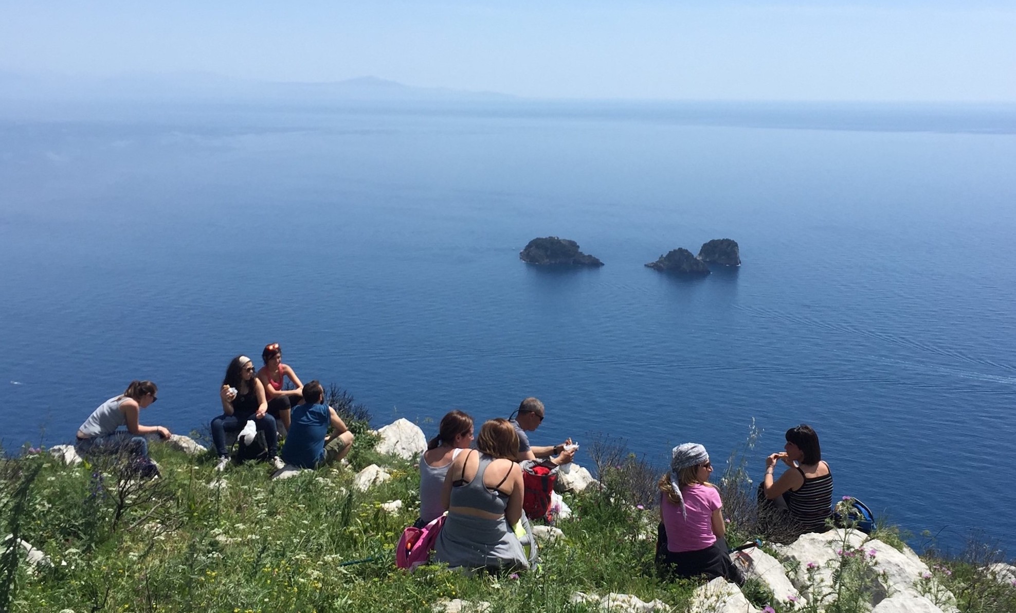 Evento Aperi – trekking sulla Via delle Sirene Locandina Aperi – trekking sulla Via delle Sirene - sabato 30 maggio ore 10:00 - 15:00