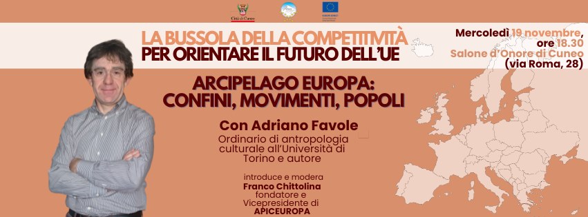 Arcipelago Europa: confini, movimenti, popoli Potrebbe essere un'immagine raffigurante mappa e il seguente testo "்ഷிානනන LA BUSSOLA ABUSSOLADELLACOMPETI/TIA DELLA WACOMPEΠΜΠΆ PER ORIENTARE IL FUTURO DELL'UE ARCIPELAGO EUROPA: CONFINI, MOVIMENTI, POPOLI Con Adriano Favole Ordinario di di antropologia culturale all'Università Torino e autore Mercoledì 19 novembre, ore 18.30 Salone d'onore di iCuneo (via Roma, (viaRoma,28 28) introduce modera Franco FrancoChittolina Chittolina fondatoree Vicepresidente di"
