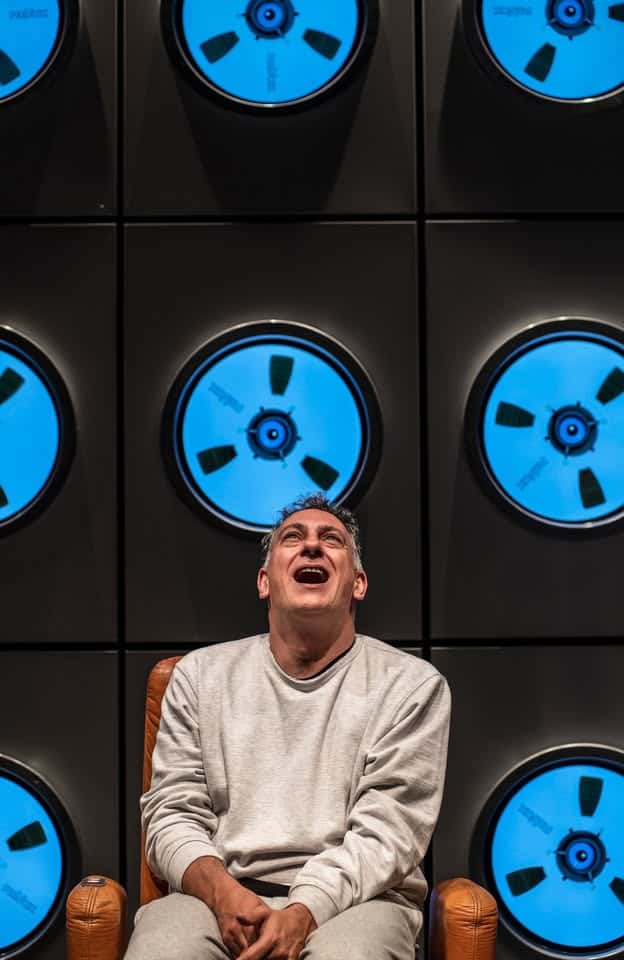 CRICK Potrebbe essere un'immagine raffigurante una o più persone