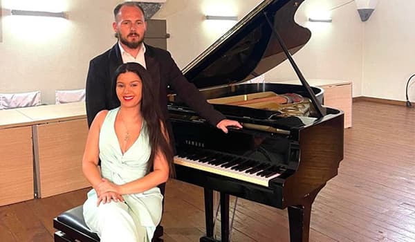 Duo De Rosa Arcuri – Fusaro Potrebbe essere un'immagine raffigurante pianoforte