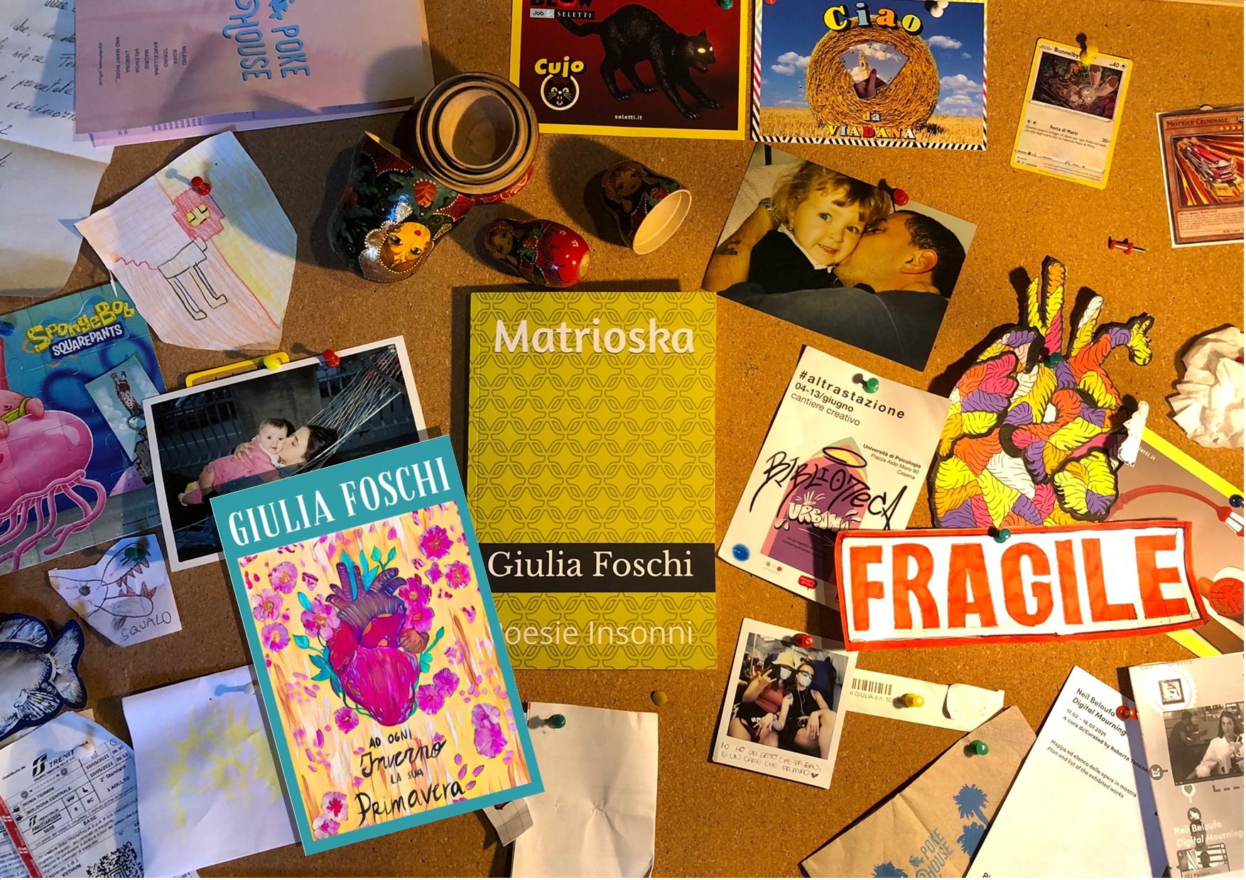 Giulia Foschi – Ad ogni inverno la sua primavera & Matrioska – Sguardi dentro, sguardi fuori Potrebbe essere un contenuto di pop art raffigurante testo