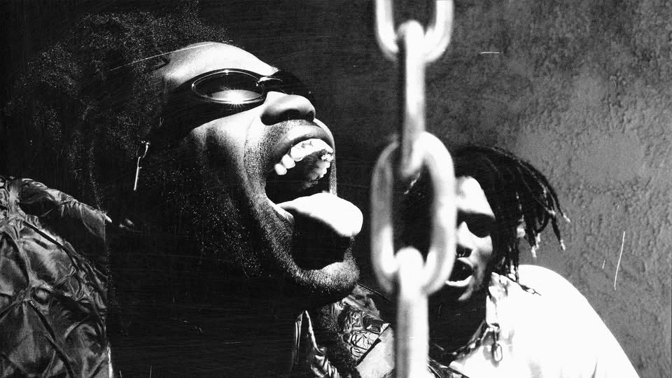 Ho99o9 Potrebbe essere un'immagine in bianco e nero