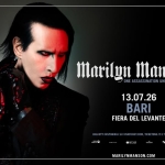 MARILYN MANSON | IT – Bari Potrebbe essere un'illustrazione raffigurante il seguente testo "Marilyn Manson ONE ASSASSINATI ION UNDER GOD TOUR ONEASSASSINATIONUNDER.GODTOUR キ WM 13.07.26 BARI FIERADELLEVANTE FIERA DEL LEVANTE ג9תר הכי BELETEBSONBUO ΙΚΕΤΟΝΕ 申通s canin AMANLILIN G MARILYNMANSON.COM PHOTO:PEROU PEROU"