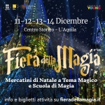 Mercatini di Natale a tema Magico e Scuola di Magia – L’Aquila Potrebbe essere un'immagine raffigurante il seguente testo "か 윤네 シ L'Abura 'AQUILa 2026 عيم L'AQUIL YOUNG 11-12-13-14 13-14 Dicembre Centro CentroStorico-L'Aquila Storico L'Aquila tiera đell Magia gà ED. Mercatini di Natale a Tema Magico e Scuola di Magia info e biglietti attività su fieradellamagia.it"