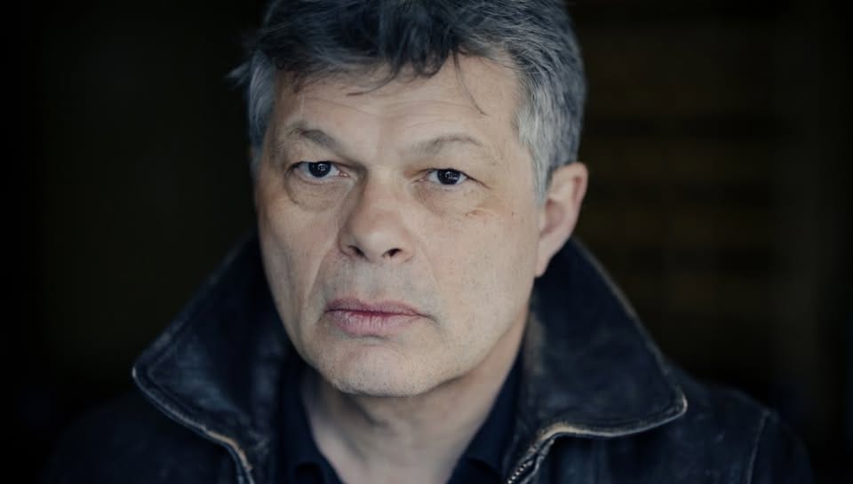 Pierre Jourde in tour con il Ciclo della montagna Potrebbe essere un'immagine raffigurante una o più persone