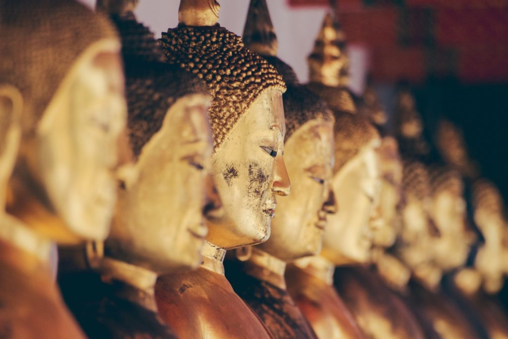Ritiro Nuovo Anno – Come dovremmo vivere? La dimensione etica nello yoga classico e nel buddhismo Potrebbe essere un'immagine raffigurante tempio