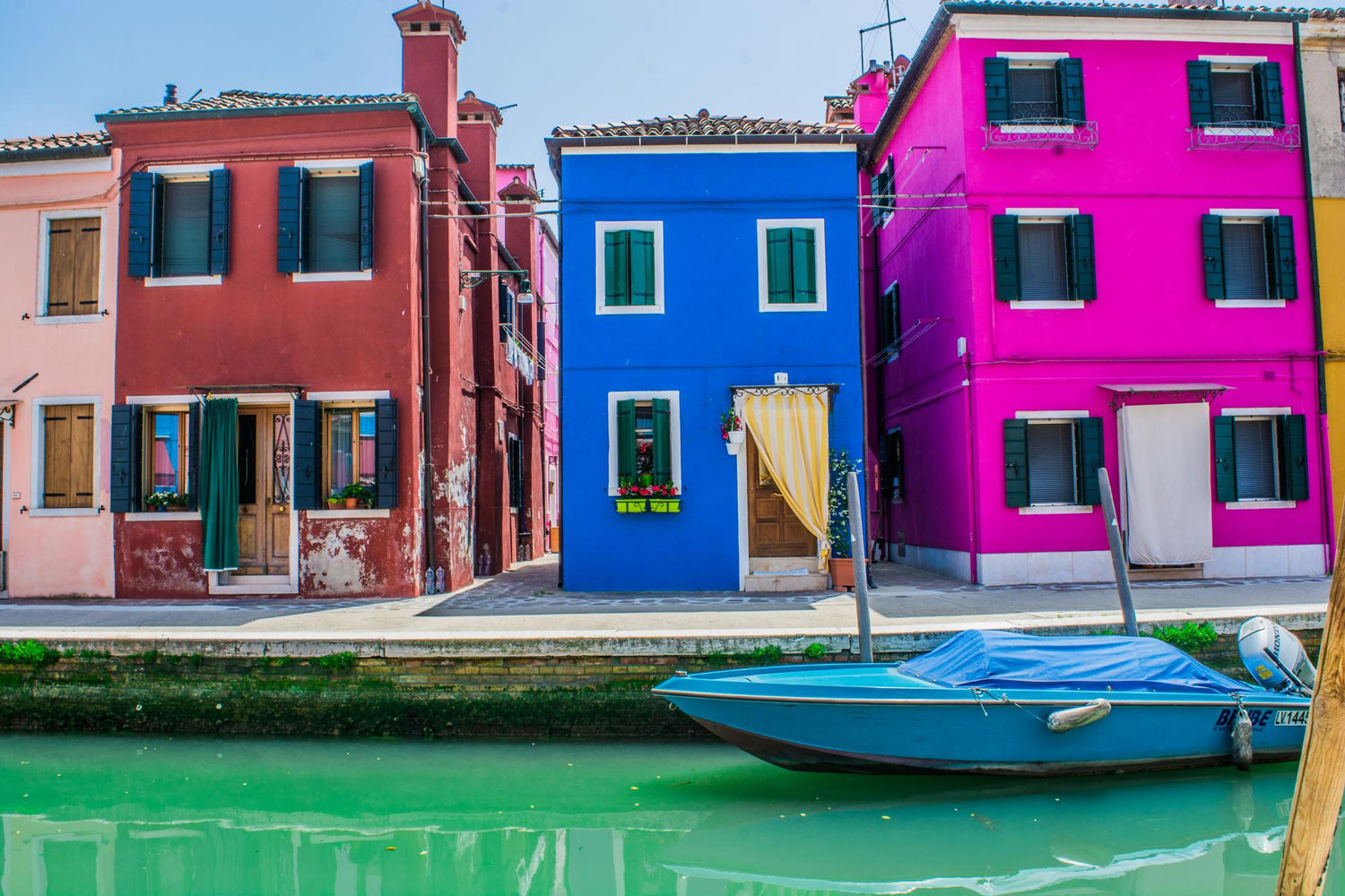 A S’passo per le isole di Venezia Potrebbe essere un'immagine raffigurante Camogli