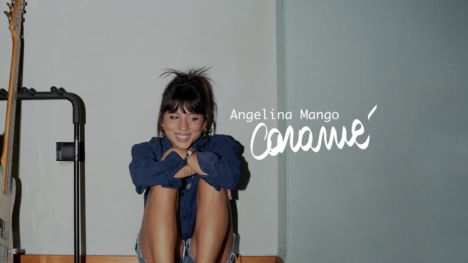Angelina Mango – Nina canta nei Teatri Potrebbe essere un'immagine raffigurante una o più persone, frangia e il seguente testo "Kela Angelina corame Mango"