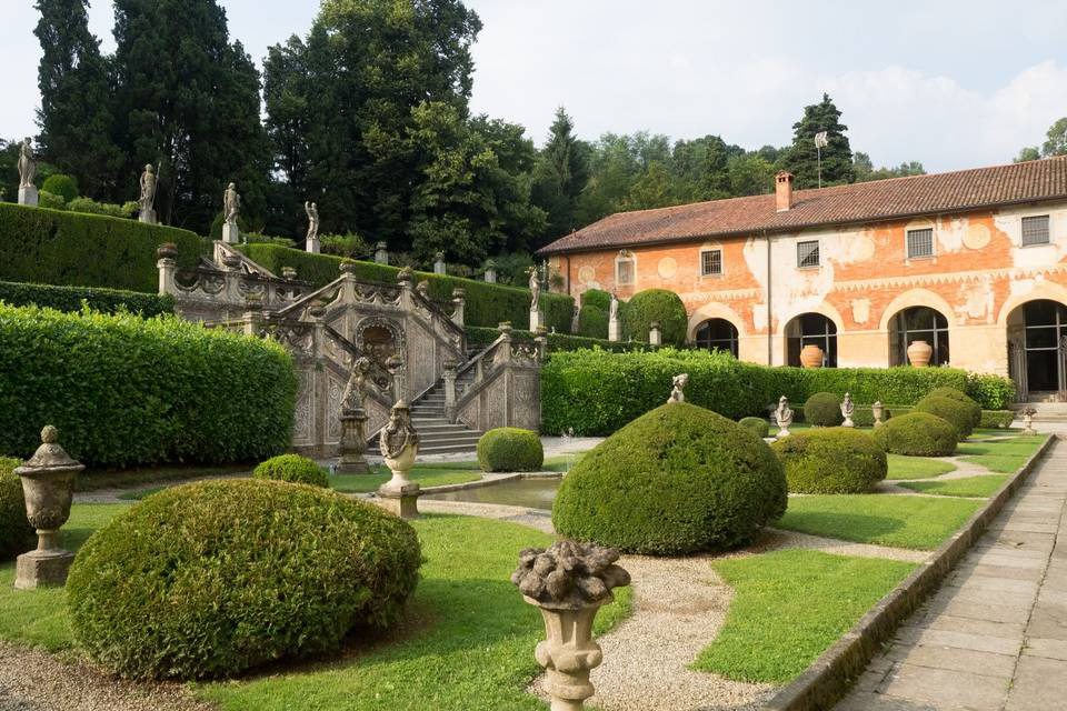 Apertura straordinaria e visita guidata di VILLA SOMMI PICENARDI ad Ogliate Molgora Potrebbe essere un'immagine raffigurante la Villa d'Este