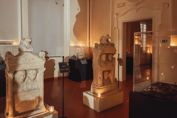 Potrebbe essere un'immagine raffigurante portacandele