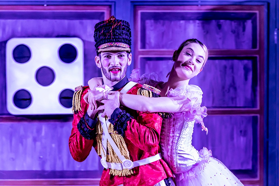 Eventi a Grado il 02 gennaio: LA BALLERINA E IL SOLDATINO DI STAGNO Potrebbe essere un'immagine raffigurante danza e testo