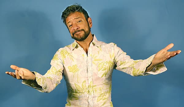 Mi dimetto da uomo Potrebbe essere un'immagine raffigurante una o più persone e barba