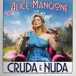ALICE MANGIONE in “CRUDA E NUDA” – Teatro Remondini, Bassano del Grappa Potrebbe essere un'immagine raffigurante il seguente testo "크,피우스 REATVE ALICE MANGIONE SCRITTODA ALICEMANGIONE ALICE MANGIONE MANUELAMAZZOCCHI MANUELA MAZZOCCHI CRUDA CRUDAENUDA E NUDA"