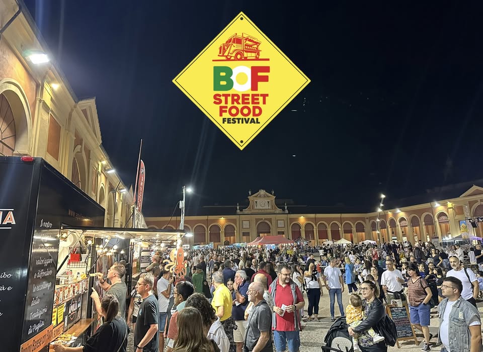 🌍🍔🎶 BOF Street Food Tour 2026: Sapori, Musica e Divertimento Potrebbe essere un'immagine raffigurante folla, il Charminar e testo