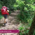 Cammino dei Cappuccini, da Camerino ad Amandola Potrebbe essere un'immagine raffigurante camping e il seguente testo "LUNGHEZZA キ 66,5 66,5km km DISLIVELLO 2690 m DIFFICOLTÀ INTERMEDIA E NIKI 9 328.6762.576 328. ۲ SCOFRI NATURA NATURA CAVMINANDO PASSAMONTAGNA"