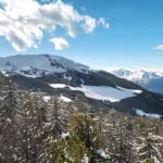 Ciaspolata con la Befana 🧦 – GRATUITO Potrebbe essere un'immagine raffigurante pista da sci e montagna