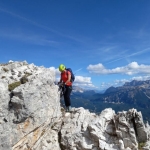 Corso di Ferrate nelle Dolomiti Ampezzane Potrebbe essere un'immagine raffigurante arrampicata e montagna