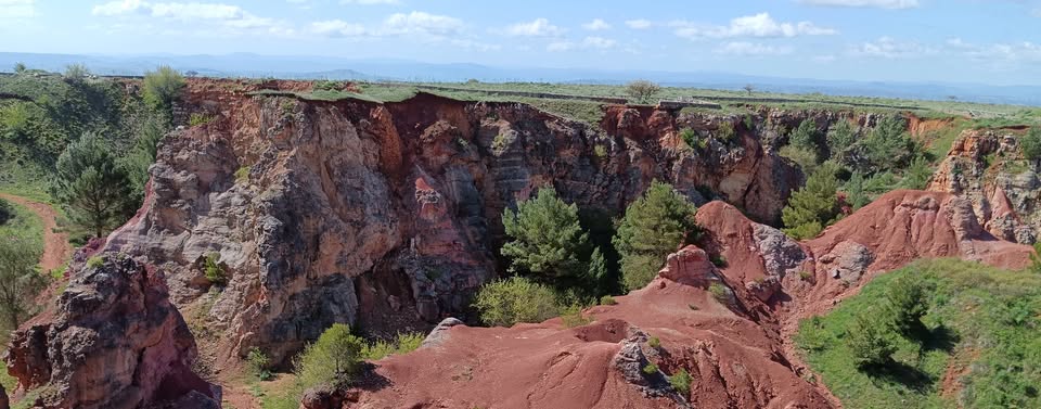 GT Nel parco dell’Alta Murgia (BT) Potrebbe essere un'immagine raffigurante cratere e Uluru