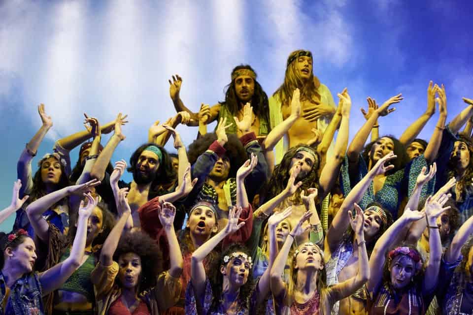 HAIR Potrebbe essere un'immagine raffigurante danza e folla
