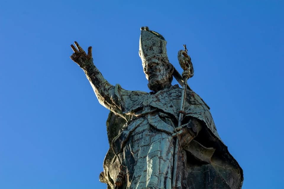 MA DI LECCE LECCE? – Pierpaolo Lala e ospiti per Le Mani e l’ascolto Potrebbe essere un'immagine raffigurante la Statua della Libertà