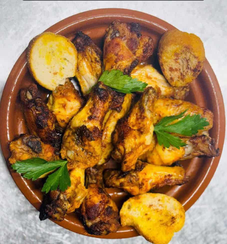 Nessuna descrizione della foto disponibile.