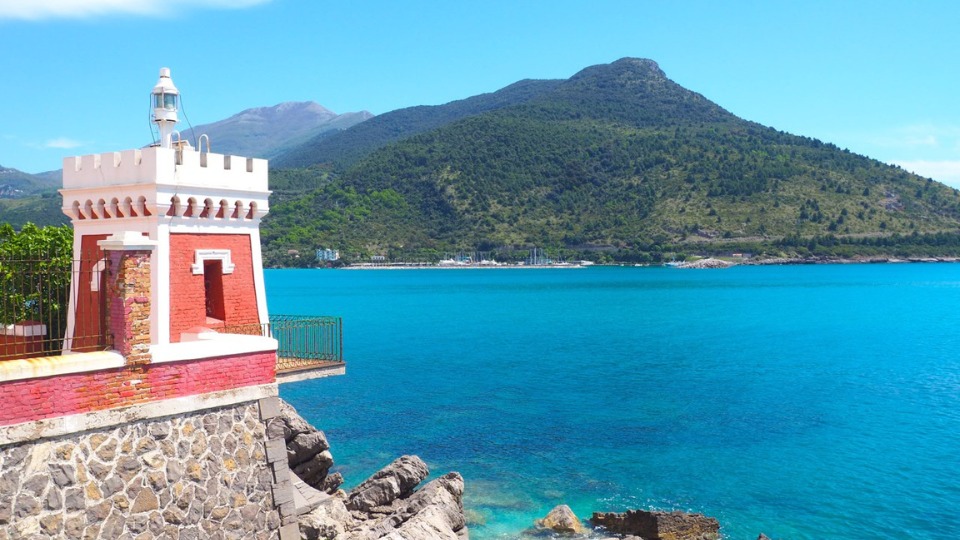 Sapri, Maratea in Barca e Morano Calabro Potrebbe essere un'immagine raffigurante Camogli