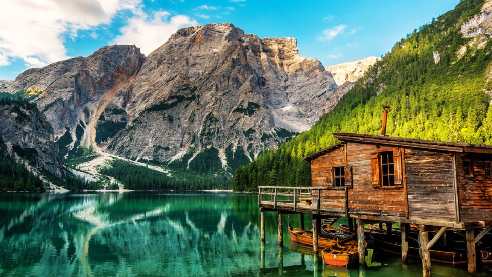 Evento Vacanza in Austria e Trentino con Lago di Braies, Innsbruck, Museo Swarovski e Ortisei Locandina Vacanza in Austria e Trentino con Lago di Braies, Innsbruck, Museo Swarovski e Ortisei - da domenica 2 agosto - domenica 9 agosto 2026 ore 09:00 ore 23:00