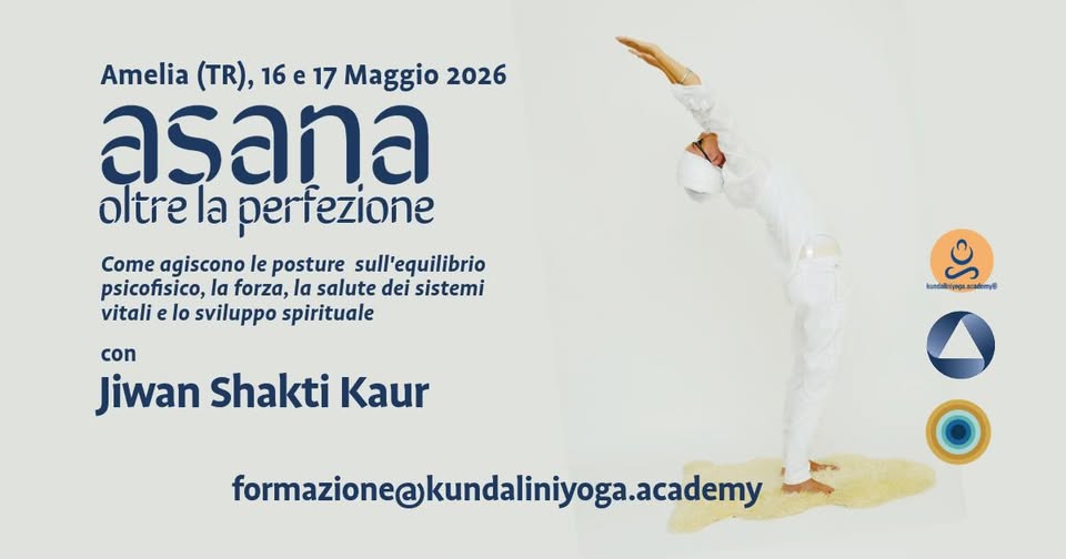 ASANA oltre la perfezione – Con Jiwan Shakti Kaur Potrebbe essere un'immagine raffigurante arti marziali, yoga e il seguente testo "Amelia (TR), 16 16e17 e 17 Maggio 2026 ลรอกล oltre la perfezione Come agiscono le posture sull'equilibrio psicofisico, la forza, la salute dei sistemi vitali lo sviluppo spirituale con Jiwan Shakti Kaur Kaur س Iuntalipgaradane kandaltpg ဆနပ် formazionejkundaliniyga.cademy .academy"