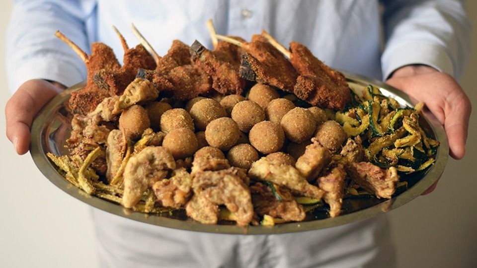 Collecarino Frigge. Arpino (FR) Potrebbe essere un'immagine raffigurante crocchetta, biryani e souvlaki