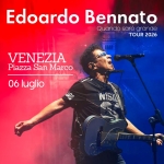 Edoardo Bennato – VENEZIA piazza San Marco Potrebbe essere un'immagine raffigurante chitarra e il seguente testo "Edoardo Bennato PIAZZA S. MARCO VENEZIA 6 luglio 26 面 NISH FestivallBellezza"